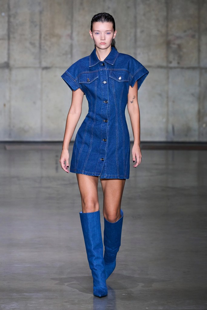 David Koma Spring 2024 Ready To Wear - outfit with knee-high boots