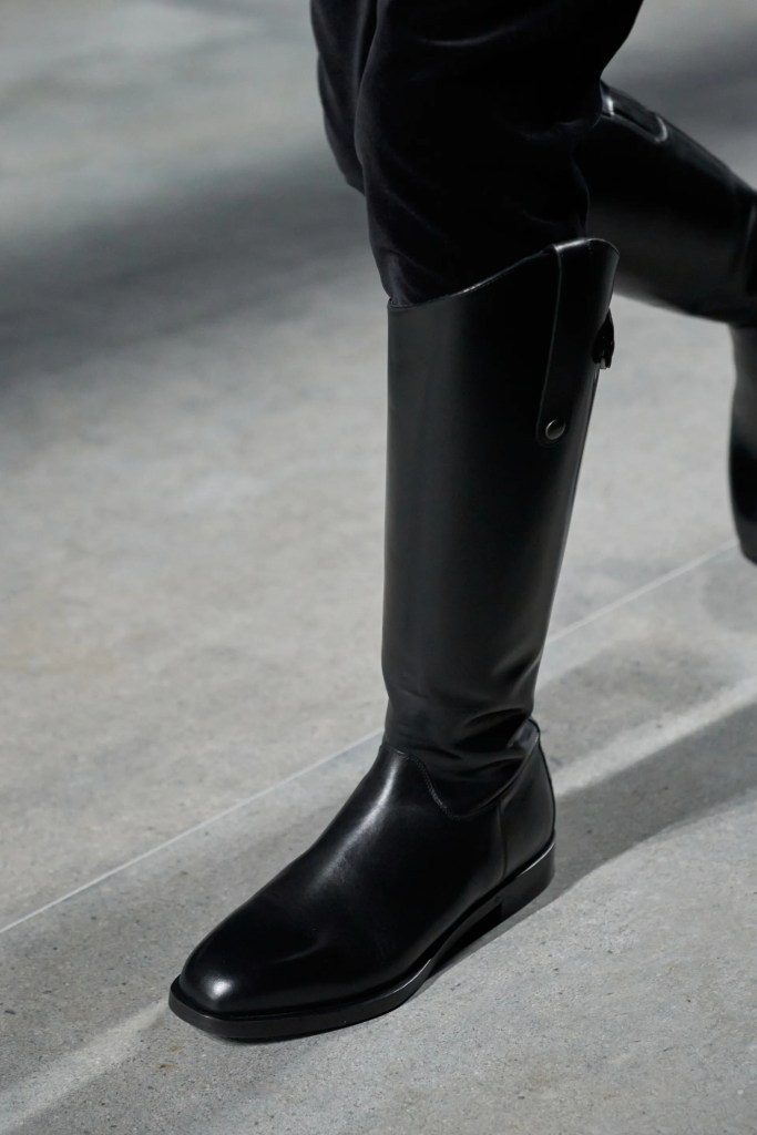 00008-dolce-and-gabbana-fall-2024-menswear-details-credit-gorunway
